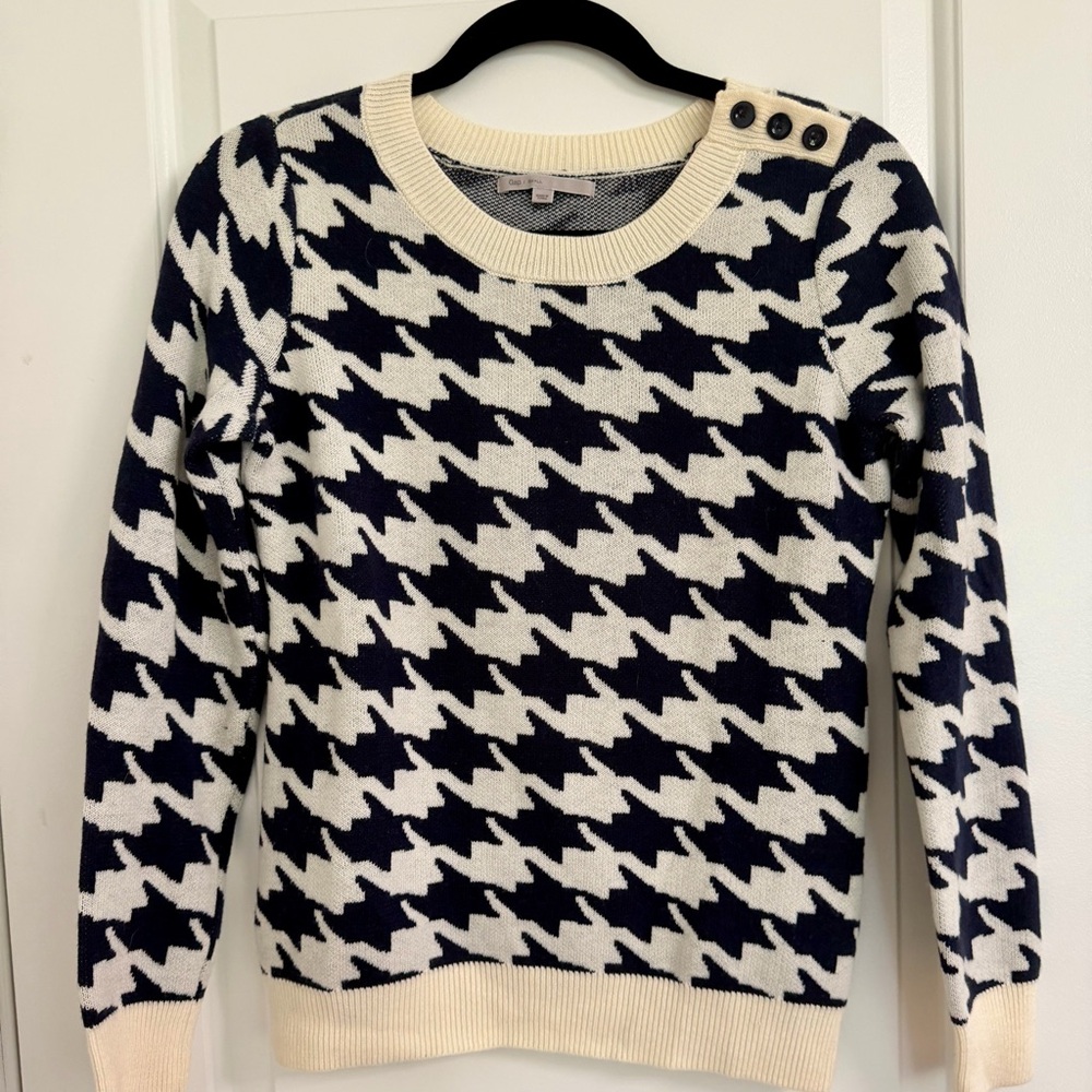 GAP Navy and White Houndstooth Sweater